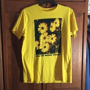 🌼Flower Graphic Tee 🌼